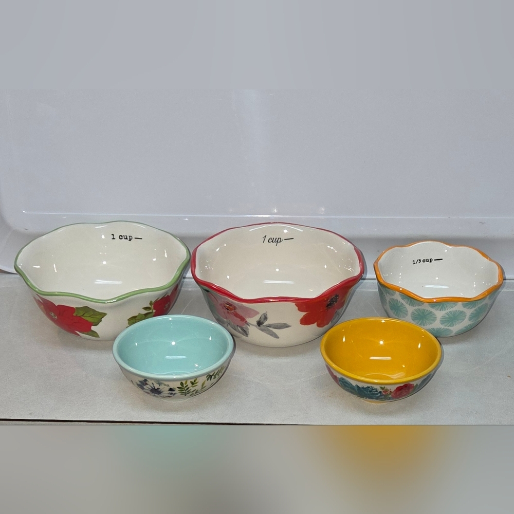 The Pioneer Woman Measuring Cups Set See Below